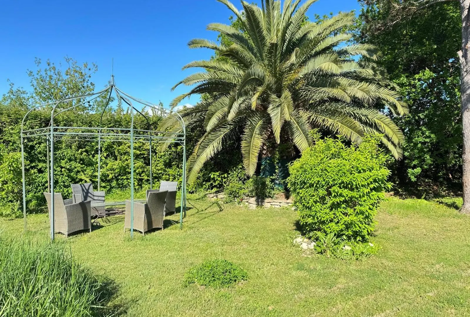 La Bastide Des Princes, Indoor And Outdoor Pools Caderousse 0*,  France